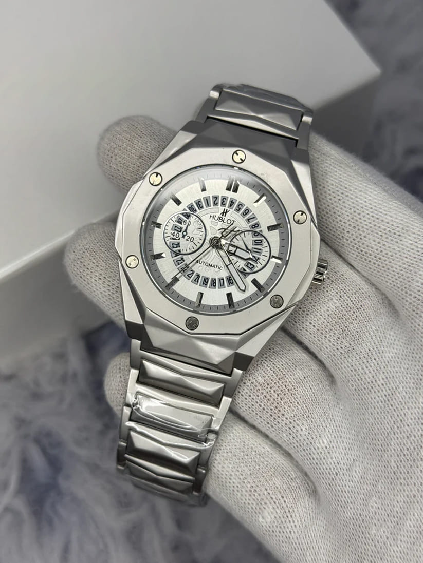 Hublot Watch  Diamond Cut  – Skeleton Black Dial